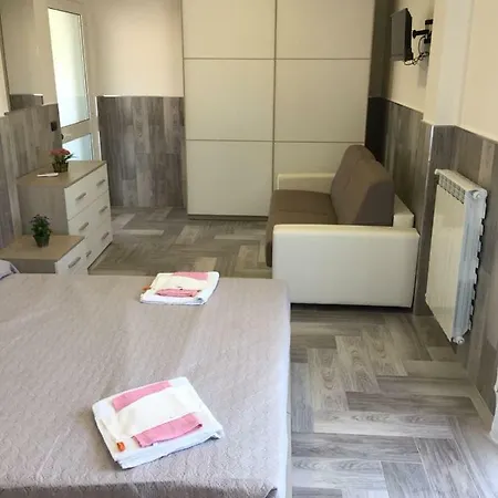 Beb La Lupa Bed & Breakfast 4*